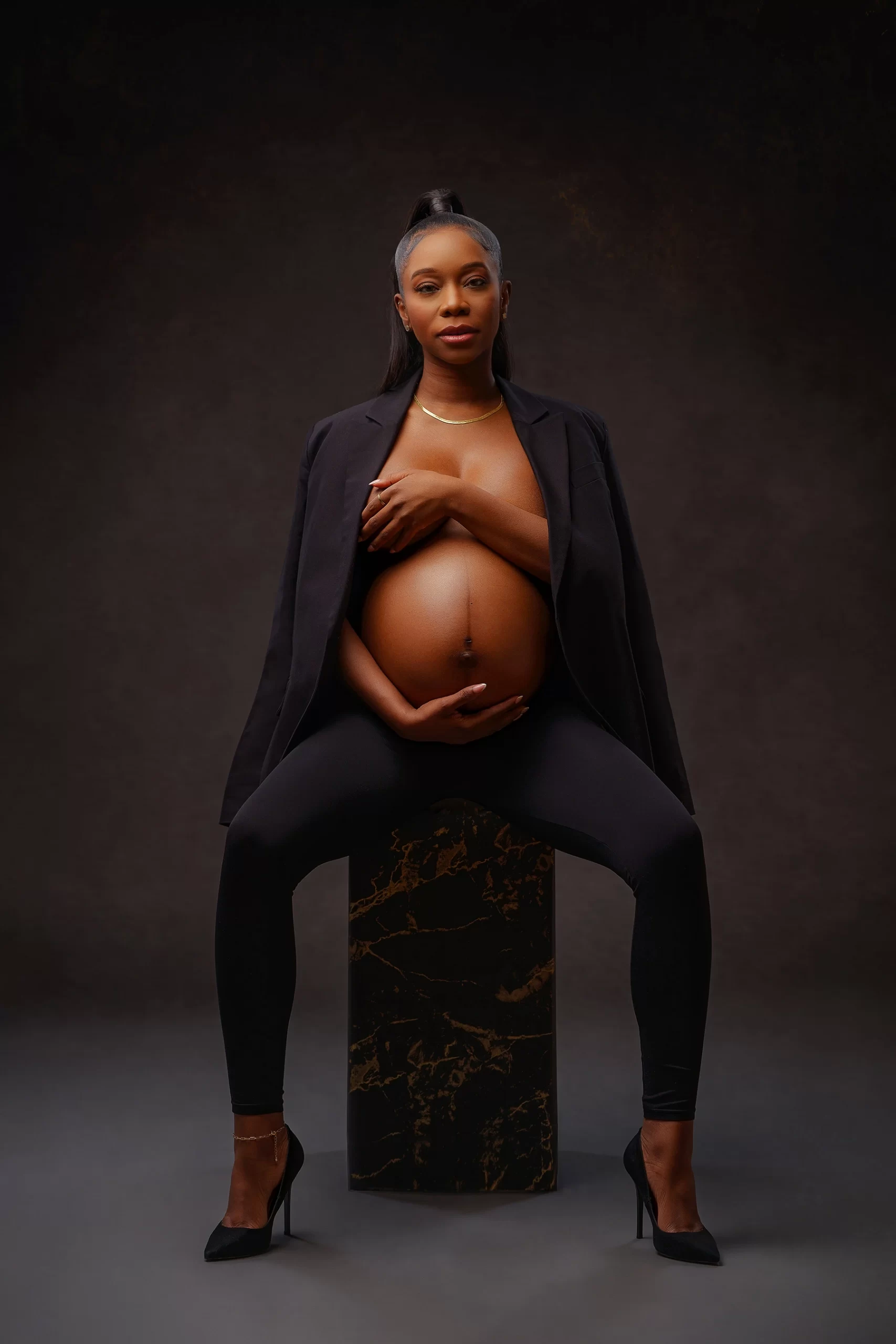 When your MiniMe takes over your Maternity Photoshoot… #swipeleft