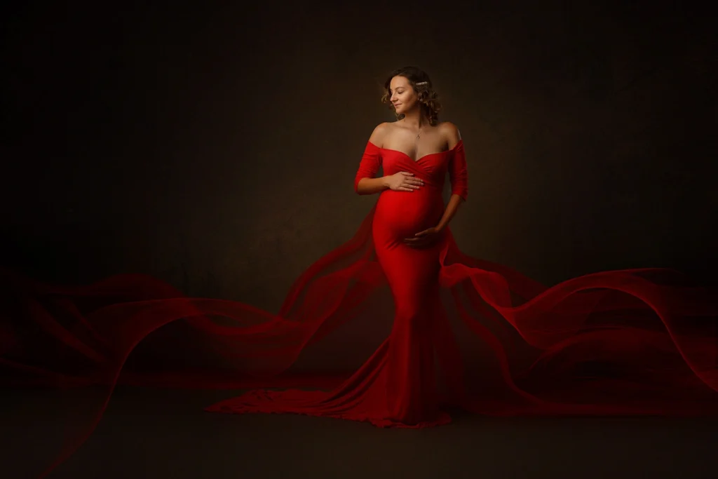 Elegant maternity photography in Stanmore, London – studio portrait by Mihaela Mocanasu